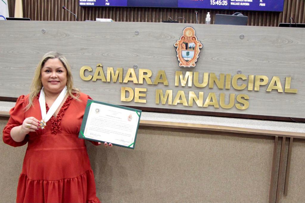 CMM concede Medalha de Ouro Cidade de Manaus à juíza Rebeca de Mendonça Lima