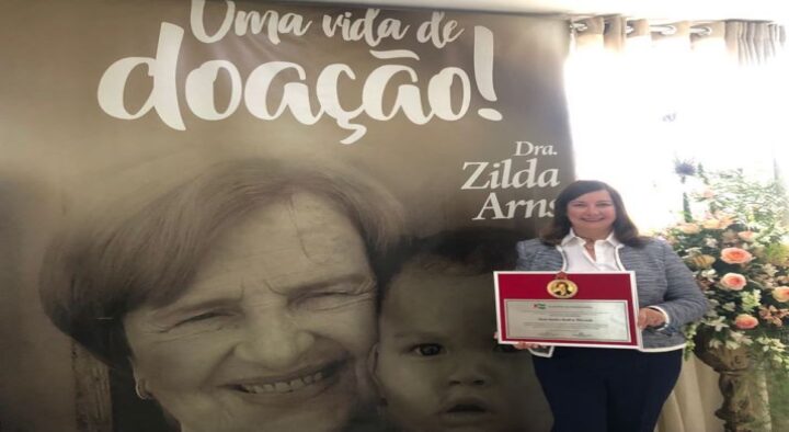 Juíza Sandra Merenda recebe Medalha Zilda Arns de Boas Práticas para a Primeira Infância