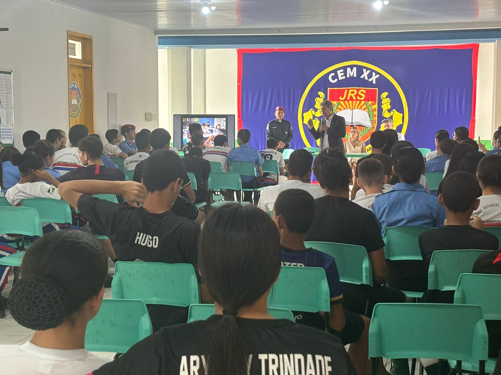 Juiz da 1ª Vara da Infância e Juventude do TJRR ministra palestra sobre o uso de eletrônicos em sala de aula