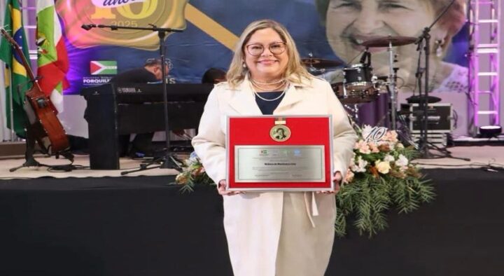 Juíza Rebeca Mendonça é homenageada com a Medalha Zilda Arns em seminário nacional sobre infância