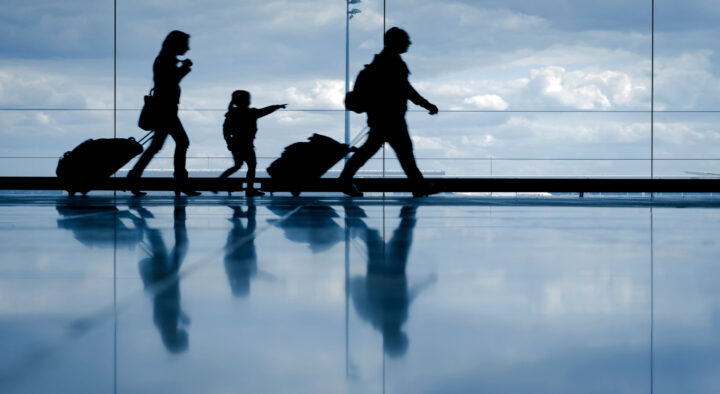 Viagens nacionais de crianças e adolescentes: vídeo esclarece regras sobre autorização